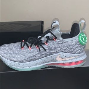 Lebron 15 low Melon BRAND NEW